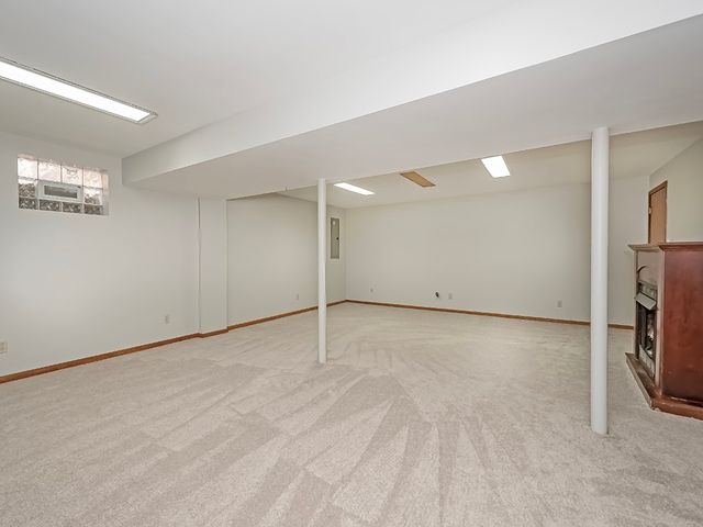 1460 Mohican Dr, Mt Lebanon, PA 15228