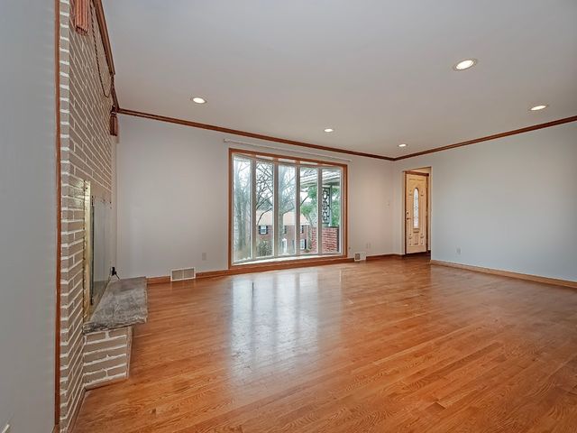 1460 Mohican Dr, Mt Lebanon, PA 15228