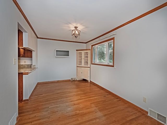 1460 Mohican Dr, Mt Lebanon, PA 15228