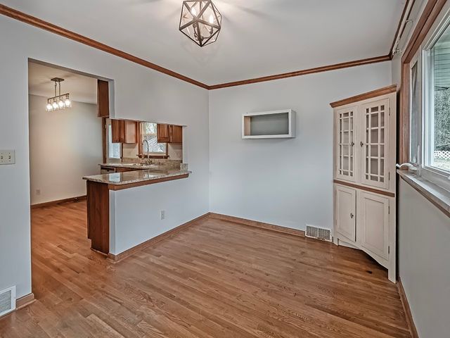 1460 Mohican Dr, Mt Lebanon, PA 15228