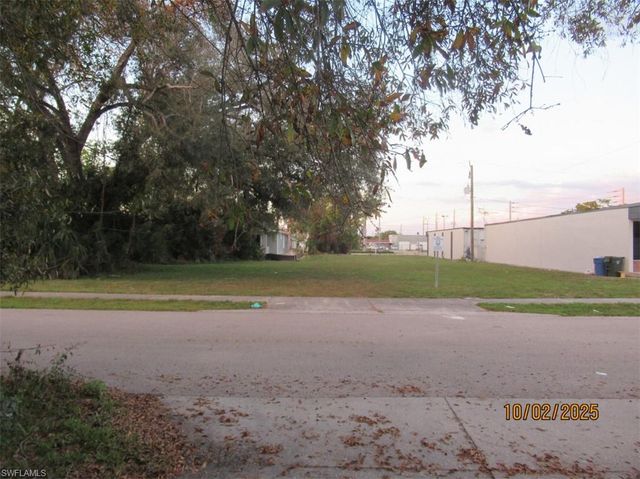 1925 Suwanee AVE, Fort Myers, FL 33901