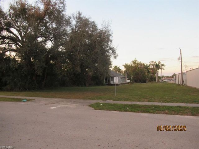 1925 Suwanee AVE, Fort Myers, FL 33901