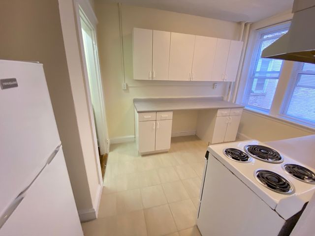5 Barrow Street 2A, Boston, MA 02134