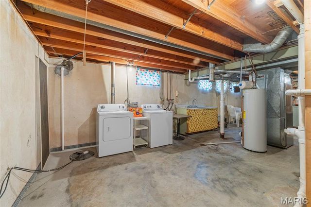 910 Cheri Heights Court, Ferguson, MO 63135