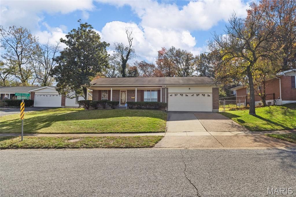 910 Cheri Heights Court, Ferguson, MO 63135