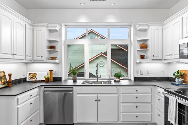 517 Lakota Way, Ashland, OR 97520