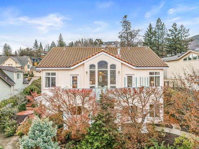 517 Lakota Way, Ashland, OR 97520