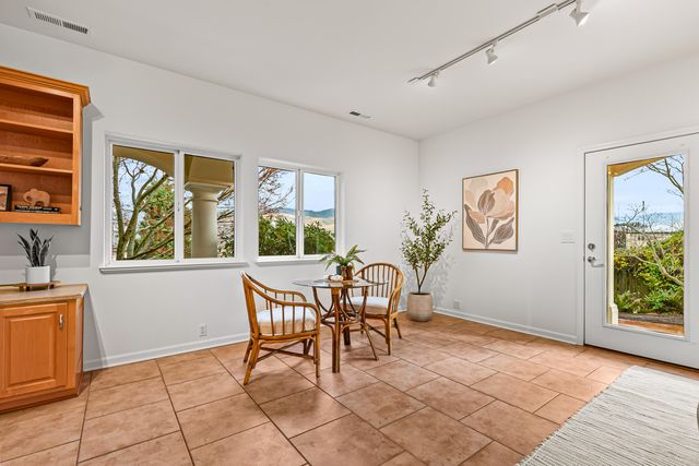 517 Lakota Way, Ashland, OR 97520