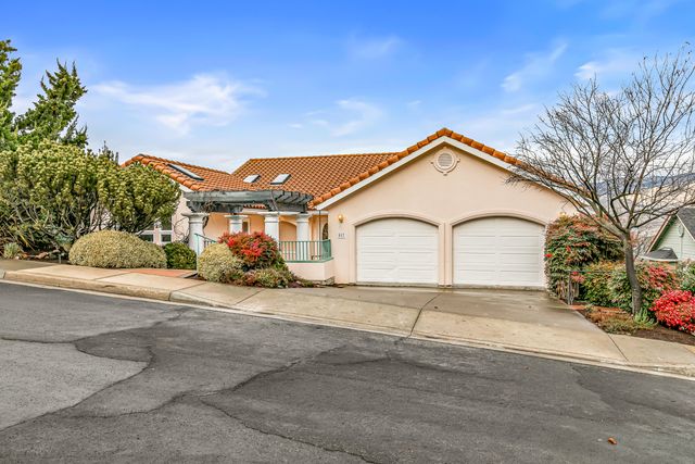 517 Lakota Way, Ashland, OR 97520