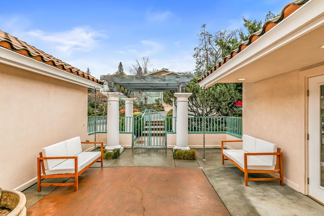 517 Lakota Way, Ashland, OR 97520