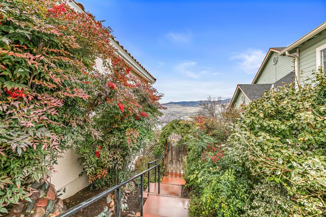 517 Lakota Way, Ashland, OR 97520