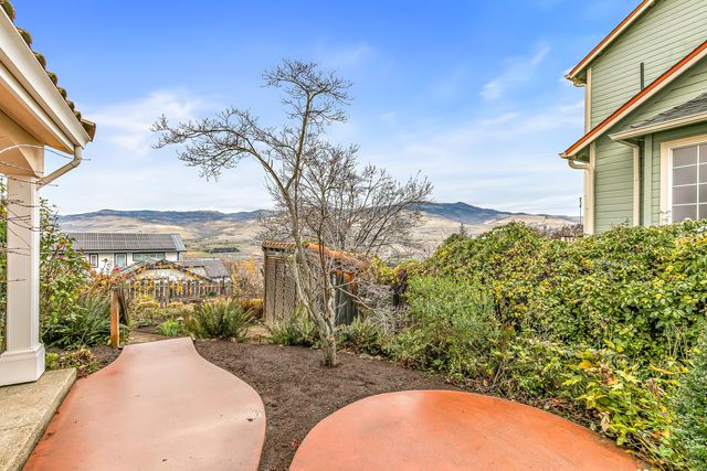 517 Lakota Way, Ashland, OR 97520