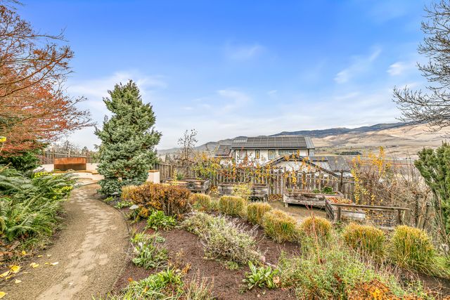 517 Lakota Way, Ashland, OR 97520