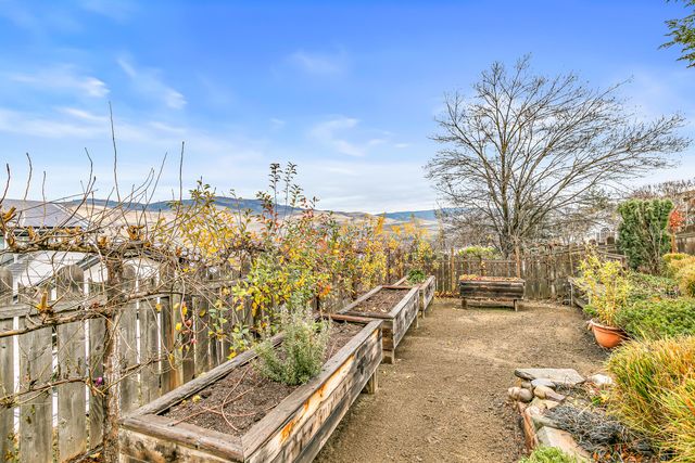 517 Lakota Way, Ashland, OR 97520