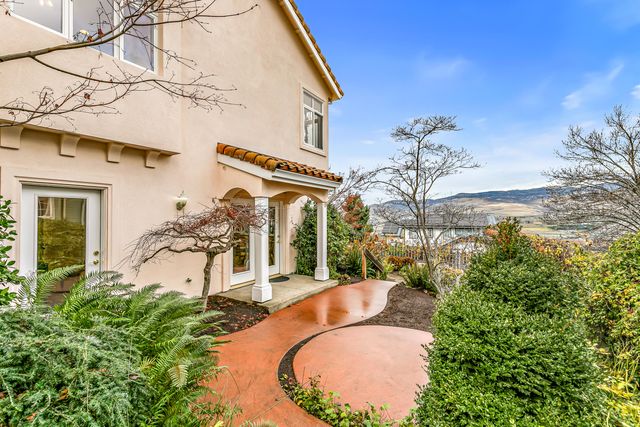 517 Lakota Way, Ashland, OR 97520