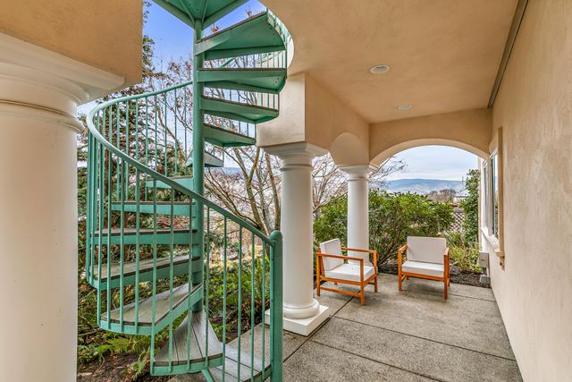 517 Lakota Way, Ashland, OR 97520