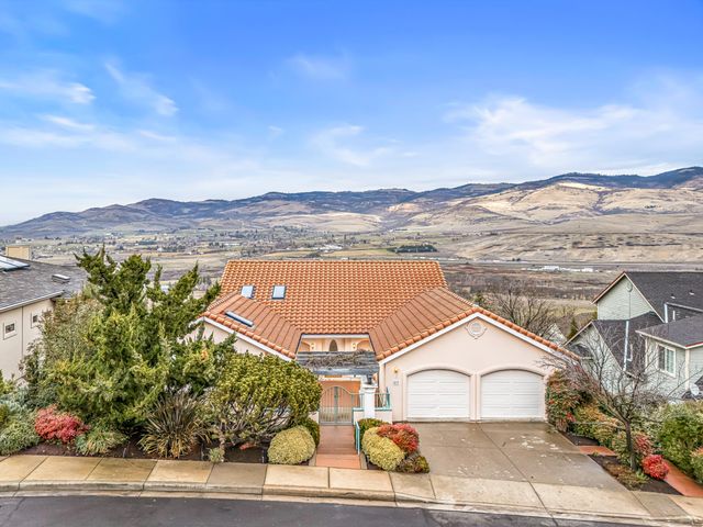 517 Lakota Way, Ashland, OR 97520