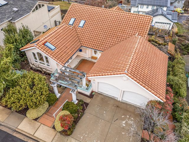 517 Lakota Way, Ashland, OR 97520