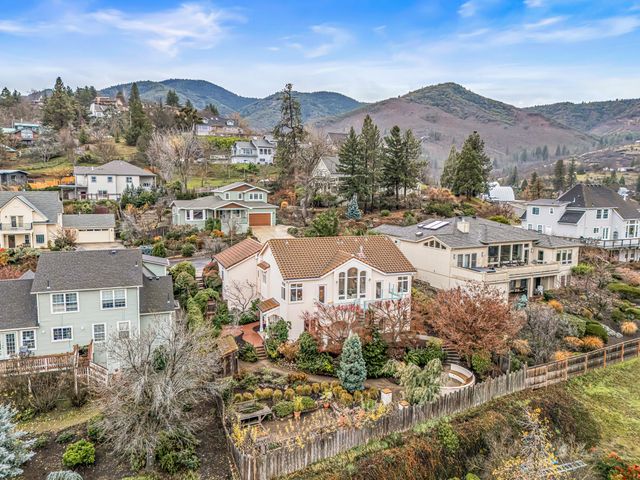 517 Lakota Way, Ashland, OR 97520