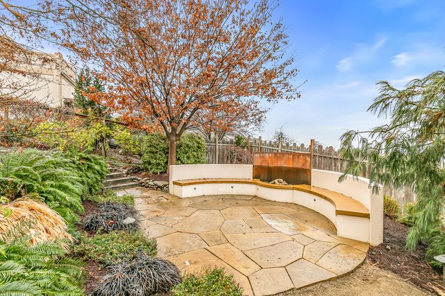 517 Lakota Way, Ashland, OR 97520