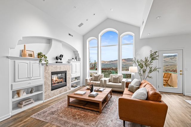 517 Lakota Way, Ashland, OR 97520