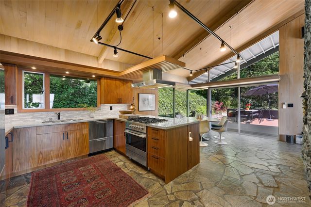 16720 15th Avenue NW, Shoreline, WA 98177