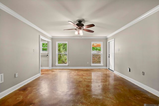 113 Oakwood Dr, Denham Springs, LA 70726