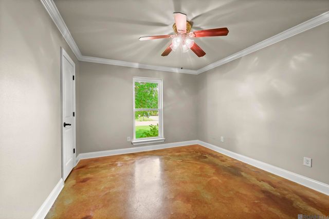 113 Oakwood Dr, Denham Springs, LA 70726
