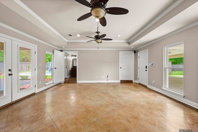 113 Oakwood Dr, Denham Springs, LA 70726