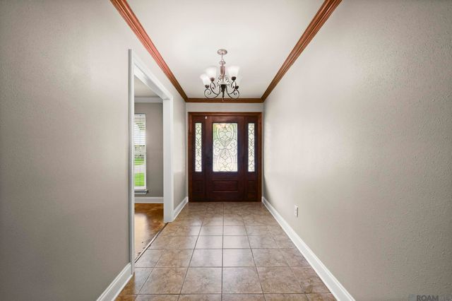113 Oakwood Dr, Denham Springs, LA 70726