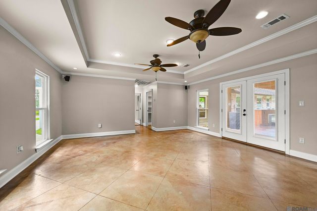 113 Oakwood Dr, Denham Springs, LA 70726