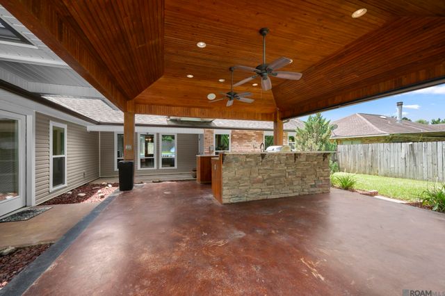 113 Oakwood Dr, Denham Springs, LA 70726