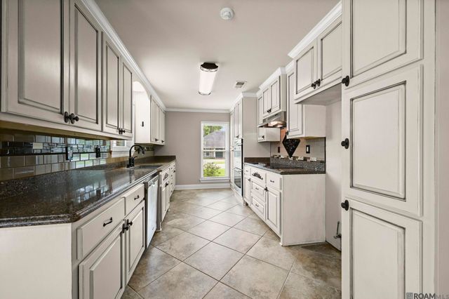 113 Oakwood Dr, Denham Springs, LA 70726