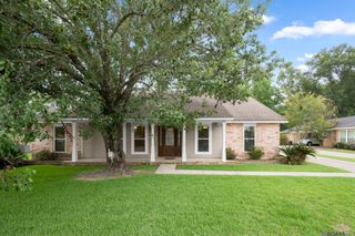 113 Oakwood Dr, Denham Springs, LA 70726