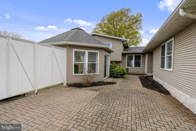193 S SHIRK RD, New Holland, PA 17557