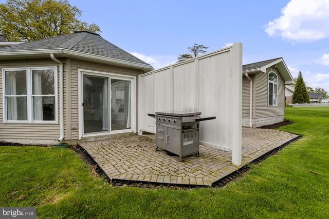 193 S SHIRK RD, New Holland, PA 17557