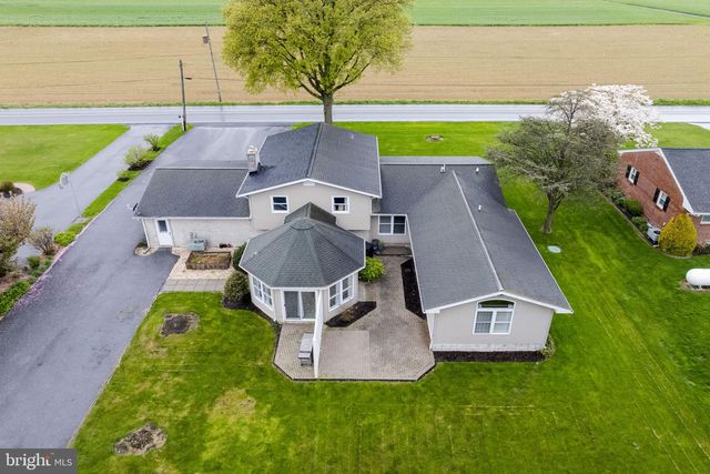 193 S SHIRK RD, New Holland, PA 17557