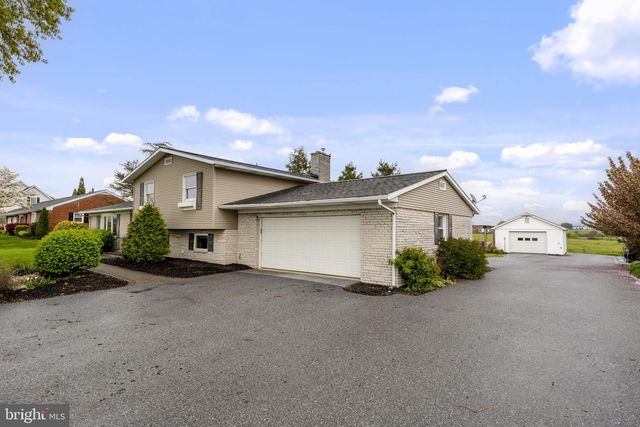 193 S SHIRK RD, New Holland, PA 17557