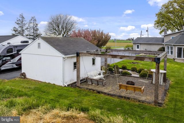193 S SHIRK RD, New Holland, PA 17557
