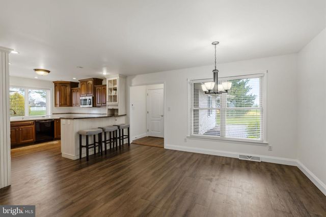 193 S SHIRK RD, New Holland, PA 17557