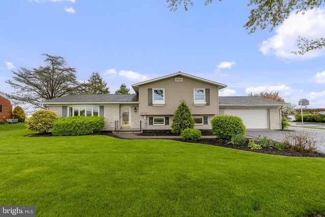 193 S SHIRK RD, New Holland, PA 17557