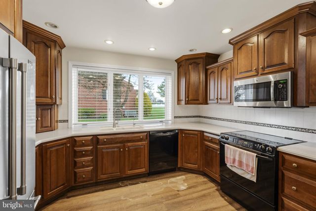 193 S SHIRK RD, New Holland, PA 17557