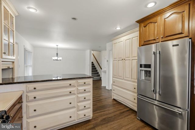 193 S SHIRK RD, New Holland, PA 17557