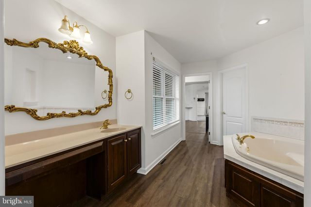 193 S SHIRK RD, New Holland, PA 17557