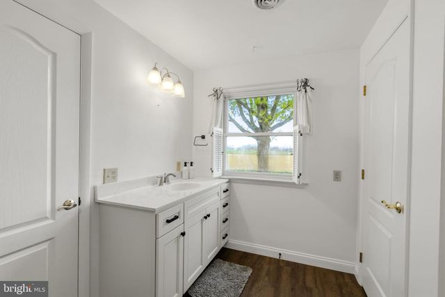 193 S SHIRK RD, New Holland, PA 17557