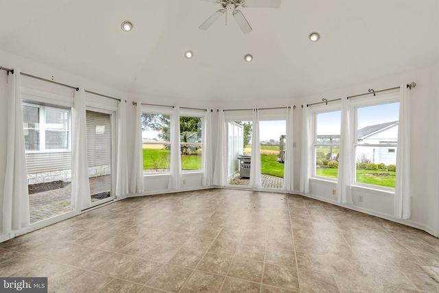 193 S SHIRK RD, New Holland, PA 17557