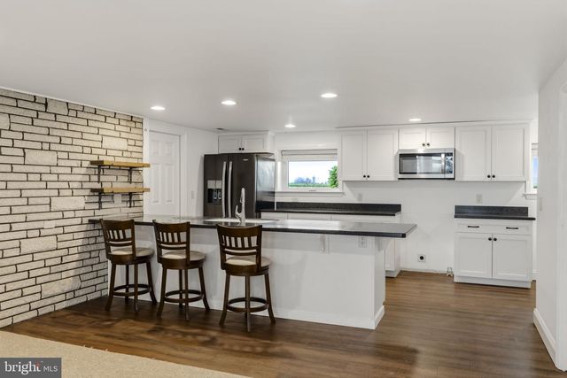 193 S SHIRK RD, New Holland, PA 17557