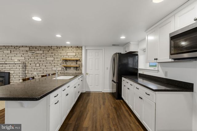 193 S SHIRK RD, New Holland, PA 17557