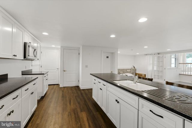 193 S SHIRK RD, New Holland, PA 17557
