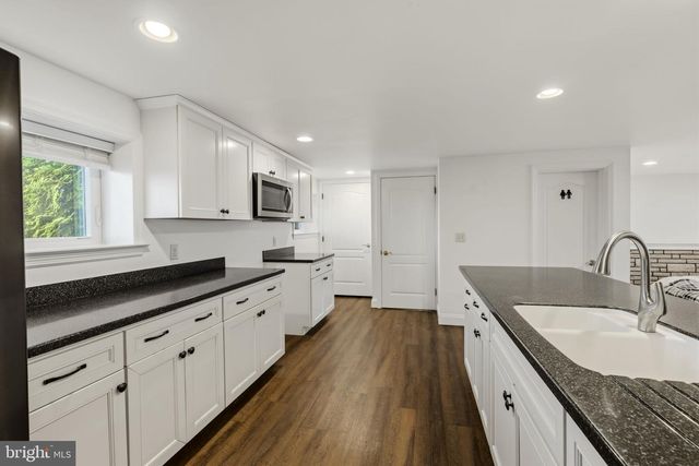 193 S SHIRK RD, New Holland, PA 17557